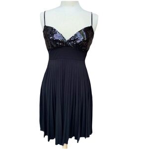 Sequined bust Black pleated dress